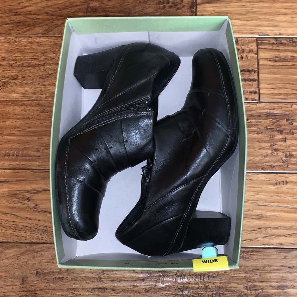 Clarks Artisan Mika Sue Black
